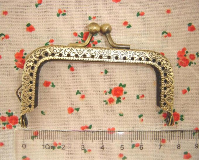 7.5cm antique bronze metal socks purse frames wholesale - Click Image to Close